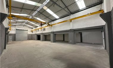 BODEGA SOBRE LA CALLE 25 CON PUENTE GRUA CENTRO DE CALI EL OBRERO