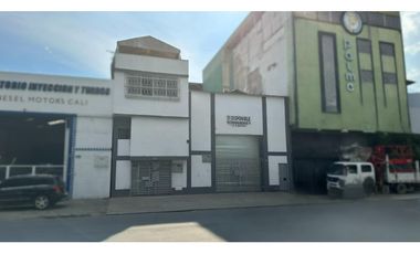 BODEGA SOBRE LA CALLE 25 CON PUENTE GRUA CENTRO DE CALI EL OBRERO