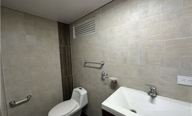 BODEGA SOBRE LA CALLE 25 CON PUENTE GRUA CENTRO DE CALI EL OBRERO