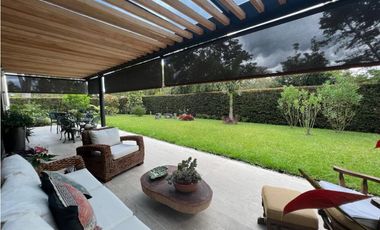 Venta de espectacular casa en parcelación cerrada en oriente