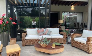Venta de espectacular casa en parcelación cerrada en oriente
