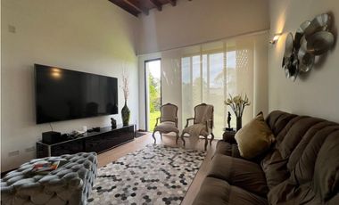 Venta de espectacular casa en parcelación cerrada en oriente