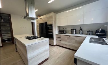 Venta de espectacular casa en parcelación cerrada en oriente