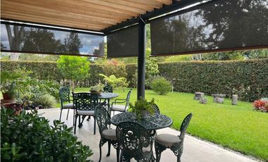 Venta de espectacular casa en parcelación cerrada en oriente