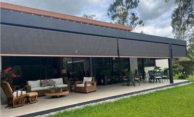 Venta de espectacular casa en parcelación cerrada en oriente