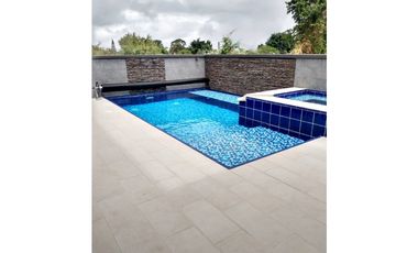 Se vende espectacular casa con piscina en conjunto cerrado