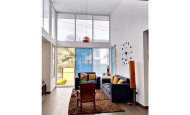 Se vende espectacular casa con piscina en conjunto cerrado