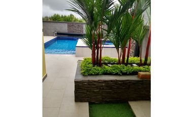 Se vende espectacular casa con piscina en conjunto cerrado