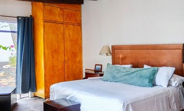 MARFIL Casa con jardín, cabaña y departamento en venta
