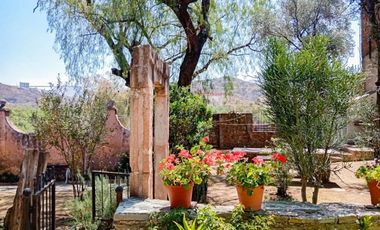 CASA ANTIGUA EN MARFIL CON INCREIBLE JARDIN