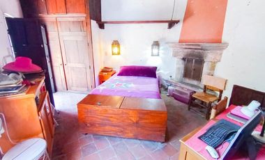 CASA ANTIGUA EN MARFIL CON INCREIBLE JARDIN