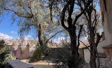 CASA ANTIGUA EN MARFIL CON INCREIBLE JARDIN