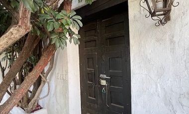 CASA ANTIGUA EN MARFIL CON INCREIBLE JARDIN