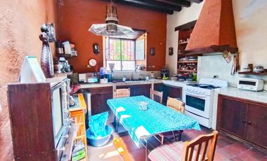 CASA ANTIGUA EN MARFIL CON INCREIBLE JARDIN