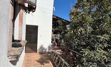 CASA ANTIGUA EN MARFIL CON INCREIBLE JARDIN