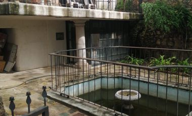 CASA ANTIGUA EN MARFIL CON INCREIBLE JARDIN