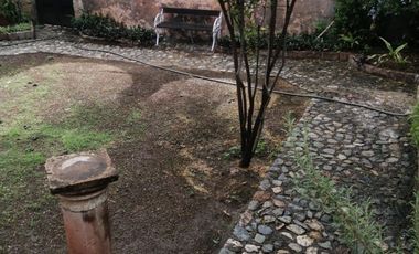 CASA ANTIGUA EN MARFIL CON INCREIBLE JARDIN
