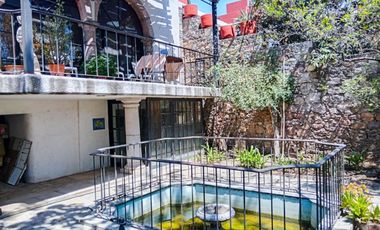 CASA ANTIGUA EN MARFIL CON INCREIBLE JARDIN