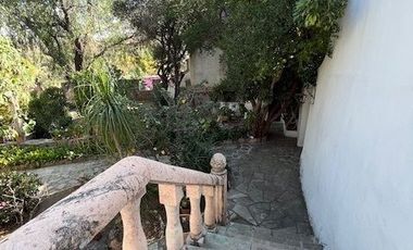 CASA ANTIGUA EN MARFIL CON INCREIBLE JARDIN