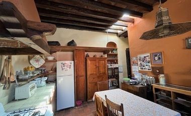 CASA ANTIGUA EN MARFIL CON INCREIBLE JARDIN