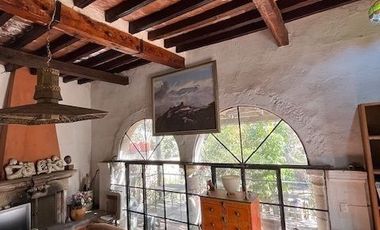 CASA ANTIGUA EN MARFIL CON INCREIBLE JARDIN