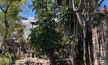 CASA ANTIGUA EN MARFIL CON INCREIBLE JARDIN