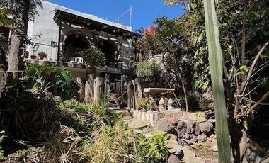 CASA ANTIGUA EN MARFIL CON INCREIBLE JARDIN