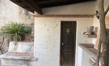CASA ANTIGUA EN MARFIL CON INCREIBLE JARDIN
