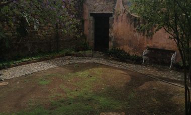 CASA ANTIGUA EN MARFIL CON INCREIBLE JARDIN