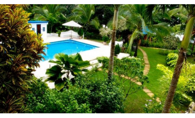 TERRENO TITULADO CON  PISCINA  / FRENTE AL MAR /  PORTOBELO / 5,500 M2