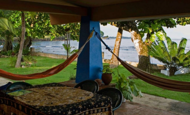 TERRENO TITULADO CON  PISCINA  / FRENTE AL MAR /  PORTOBELO / 5,500 M2