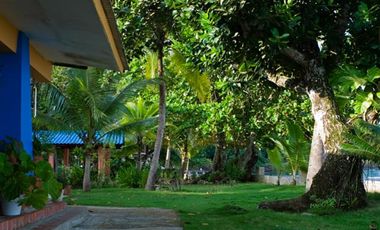 TERRENO TITULADO CON  PISCINA  / FRENTE AL MAR /  PORTOBELO / 5,500 M2