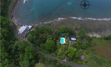 TERRENO TITULADO CON  PISCINA  / FRENTE AL MAR /  PORTOBELO / 5,500 M2