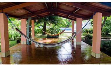 TERRENO TITULADO CON  PISCINA  / FRENTE AL MAR /  PORTOBELO / 5,500 M2