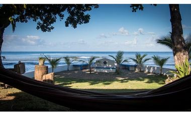 TERRENO TITULADO CON  PISCINA  / FRENTE AL MAR /  PORTOBELO / 5,500 M2