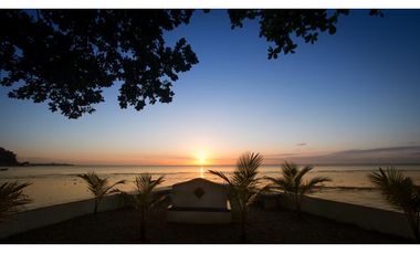 TERRENO TITULADO CON  PISCINA  / FRENTE AL MAR /  PORTOBELO / 5,500 M2