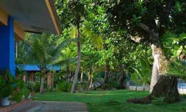 TERRENO TITULADO CON  PISCINA  / FRENTE AL MAR /  PORTOBELO / 5,500 M2