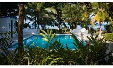 TERRENO TITULADO CON  PISCINA  / FRENTE AL MAR /  PORTOBELO / 5,500 M2