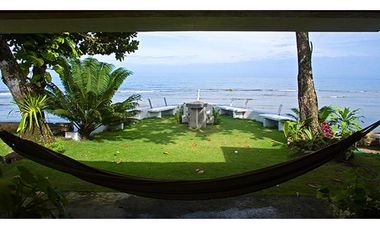 TERRENO TITULADO CON  PISCINA  / FRENTE AL MAR /  PORTOBELO / 5,500 M2