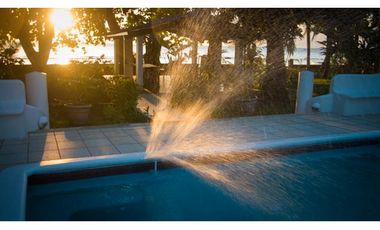 TERRENO TITULADO CON  PISCINA  / FRENTE AL MAR /  PORTOBELO / 5,500 M2