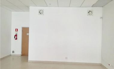 LOCAL / CENTENNIAL PLAZA / PLANTA BAJA / 80m2 / PRECIO INCLUYE MANTEN.