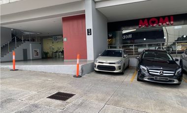 LOCAL / CENTENNIAL PLAZA / PLANTA BAJA / 80m2 / FRENTE A MC DONALDS