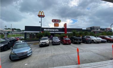 LOCAL / CENTENNIAL PLAZA / PLANTA BAJA / 80m2 / FRENTE A MC DONALDS