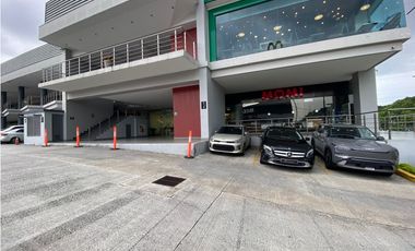 LOCAL / CENTENNIAL PLAZA / PLANTA BAJA / 80m2 / FRENTE A MC DONALDS