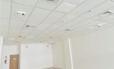 LOCAL / CENTENNIAL PLAZA / PLANTA BAJA / 80m2 / PRECIO INCLUYE MANTEN.