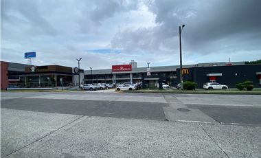 LOCAL / CENTENNIAL PLAZA / PLANTA BAJA / 80m2 / FRENTE A MC DONALDS