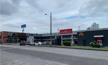 LOCAL / CENTENNIAL PLAZA / PLANTA BAJA / 80m2 / FRENTE A MC DONALDS