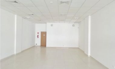 LOCAL / CENTENNIAL PLAZA / PLANTA BAJA / 80m2 / PRECIO INCLUYE MANTEN.