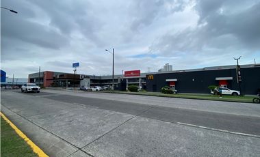 LOCAL / CENTENNIAL PLAZA / PLANTA BAJA / 80m2 / FRENTE A MC DONALDS