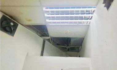 LOCAL / CENTENNIAL PLAZA / PLANTA BAJA / 80m2 / PRECIO INCLUYE MANTEN.